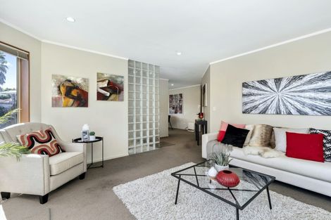 Photo of property in 11 Angel Way, Stanmore Bay, Whangaparaoa, 0932