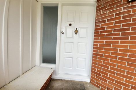 Photo of property in 619 Glenfield Road, Totara Vale, Auckland, 0629