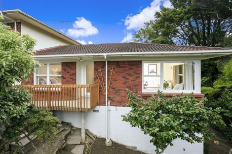 Photo of property in 2/10 Nea Place, Hillcrest, Auckland, 0627