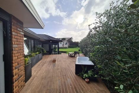 Photo of property in 16 Chatswood Grove, Fitzroy, New Plymouth, 4312