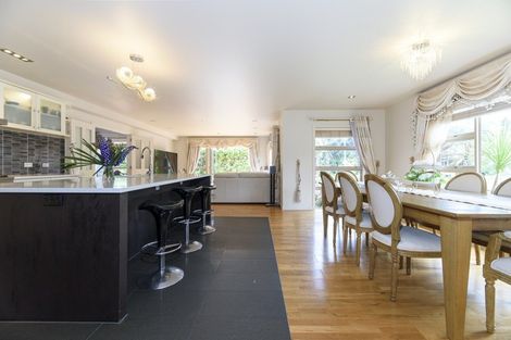 Photo of property in 1 Stow Place, Henderson, Auckland, 0612
