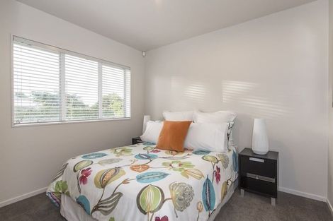 Photo of property in 69 Buscomb Avenue, Henderson, Auckland, 0610