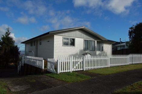 Photo of property in 27 Aniseed Grove, Timberlea, Upper Hutt, 5018