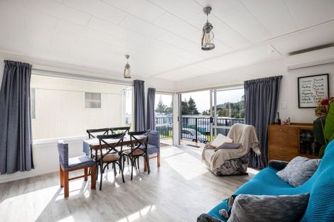 Photo of property in 100 Eighth Avenue, Urenui, 4377
