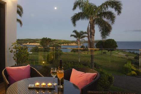 Photo of property in 7 Pacific Parade, Army Bay, Whangaparaoa, 0930