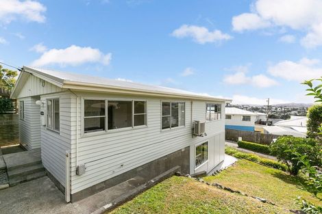 Photo of property in 97 Glanmire Road, Newlands, Wellington, 6037