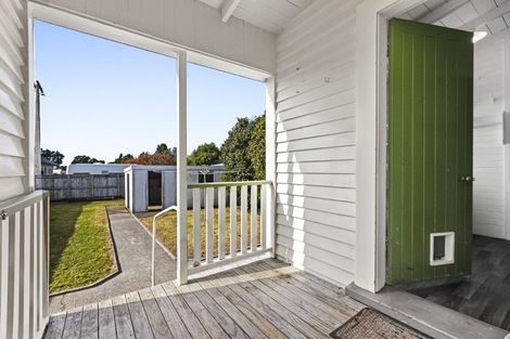 Photo of property in 25 Paynters Avenue, Strandon, New Plymouth, 4312