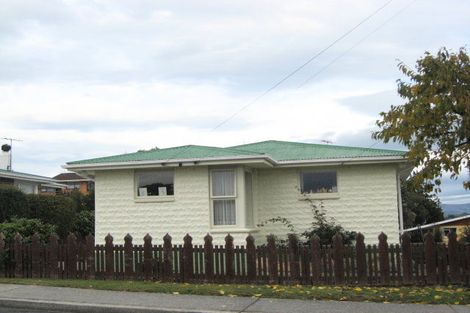 Photo of property in 28 Golfers Drive, Balclutha, 9230