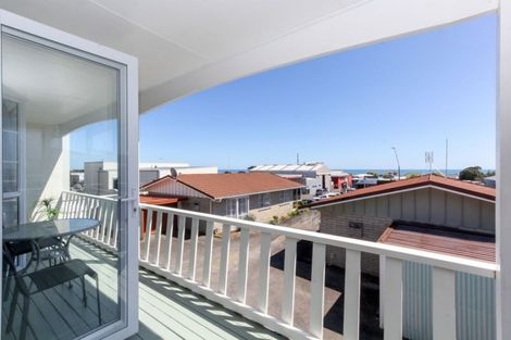 Photo of property in 2/498 Devon Street East, Strandon, New Plymouth, 4312