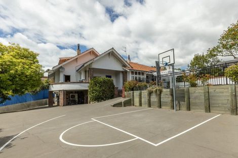 Photo of property in 60 Milton Road, Bluff Hill, Napier, 4110