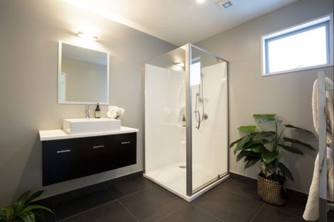 Photo of property in 73 Oregon Drive, Kelvin Heights, Queenstown, 9300