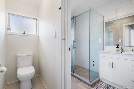 Photo of property in 7 Truscott Place, West Harbour, Auckland, 0618