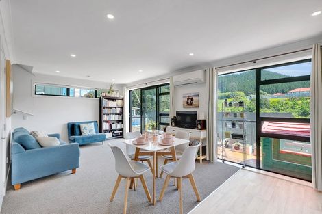 Photo of property in 7 Ara Patukawenga, Tawa, Wellington, 5028