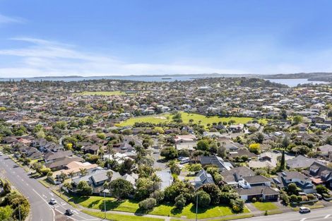 Photo of property in 15 Perendale Close, Somerville, Auckland, 2014