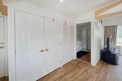 Photo of property in 14 Merida Place, Unsworth Heights, Auckland, 0632