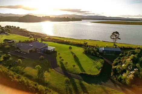 Photo of property in 37 Pahoia Beach Road, Whakamarama, Tauranga, 3172