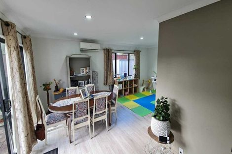 Photo of property in 6 Thornbury Crescent, East Tamaki Heights, Auckland, 2016