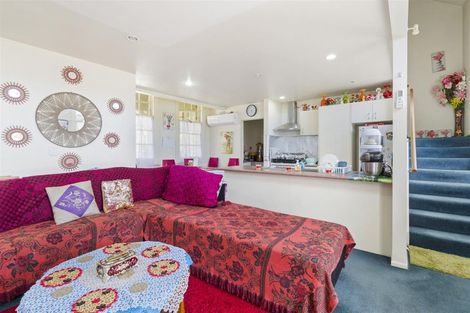 Photo of property in 25 Montilla Place, Manurewa, Auckland, 2102