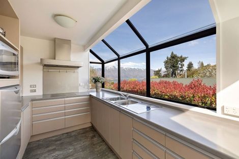 Photo of property in 9 Greenstone Place, Fernhill, Queenstown, 9300