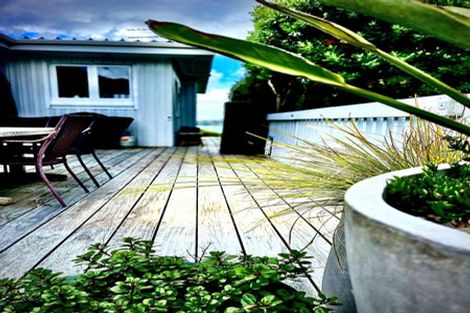 Photo of property in 21 Tindalls Bay Road, Tindalls Beach, Whangaparaoa, 0930