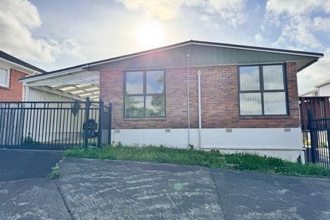 Photo of property in 18 Kelwyn Road, Kelston, Auckland, 0602