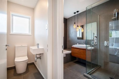 Photo of property in 99 Queen Street, Northcote Point, Auckland, 0627