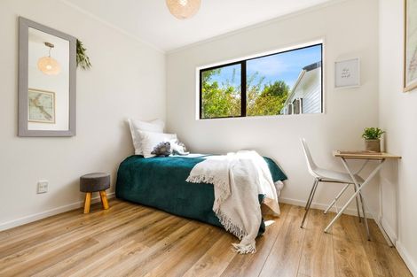 Photo of property in 1/43 Sabulite Road, Kelston, Auckland, 0602