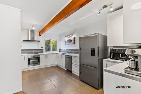Photo of property in 15a Whangaparaoa Road, Red Beach, 0932