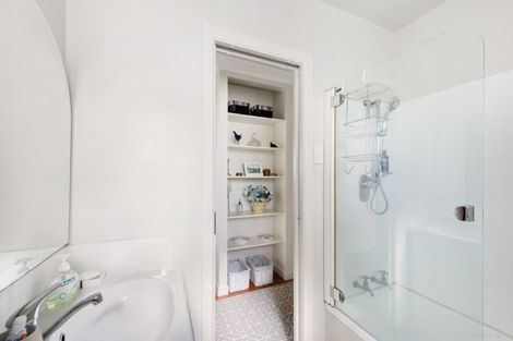 Photo of property in 99 Roberts Road, Matakatia, Whangaparaoa, 0930