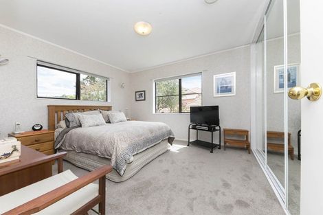 Photo of property in 4a Skilgate Avenue, New Lynn, Auckland, 0600