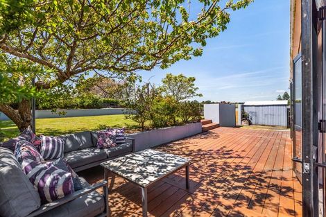 Photo of property in 49 Paynters Avenue, Strandon, New Plymouth, 4312