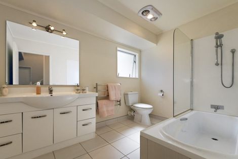 Photo of property in 1/62 Whiting Grove, West Harbour, Auckland, 0618