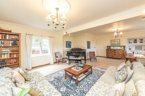 Photo of property in 15 Selwyn Crescent, College Estate, Whanganui, 4500