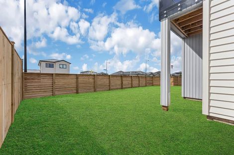 Photo of property in 18 Gertrude Cole Road, Clarks Beach, 2122