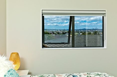 Photo of property in 4223d Great North Road, Glendene, Auckland, 0602