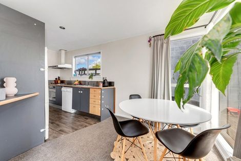 Photo of property in 6b Lisa Rise, Half Moon Bay, Auckland, 2012