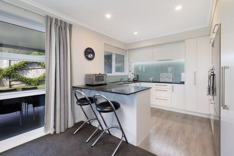 Photo of property in 18 Ellesmere Close, Pyes Pa, Tauranga, 3112