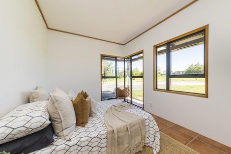 Photo of property in 32 Schnell Drive, Kelvin Grove, Palmerston North, 4414