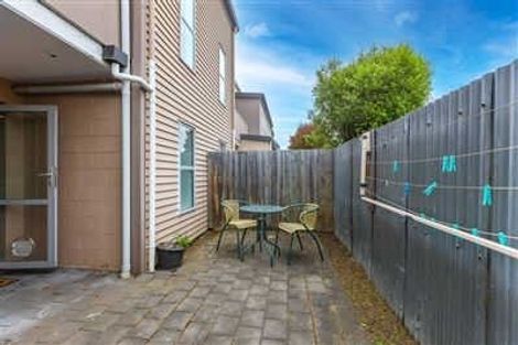 Photo of property in 8a Broadbent Street, Riccarton, Christchurch, 8041