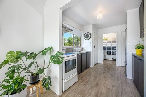 Photo of property in 100 Awaroa Road, Sunnyvale, Auckland, 0612