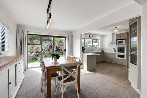 Photo of property in 11 Leatham Avenue, Strandon, New Plymouth, 4312