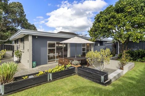 Photo of property in 13 James Evans Drive, Northcote, Auckland, 0627