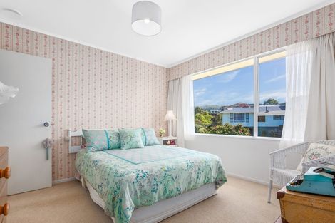 Photo of property in 1 Zande Terrace, Tawa, Wellington, 5028