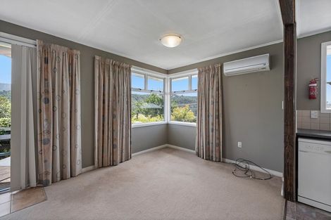 Photo of property in 77 Milton Terrace, Picton, 7220