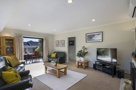 Photo of property in 6 Regal Place, Forrest Hill, Auckland, 0620