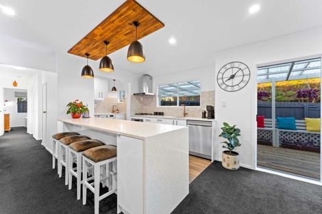 Photo of property in 5 Sispara Place, Beach Haven, Auckland, 0626