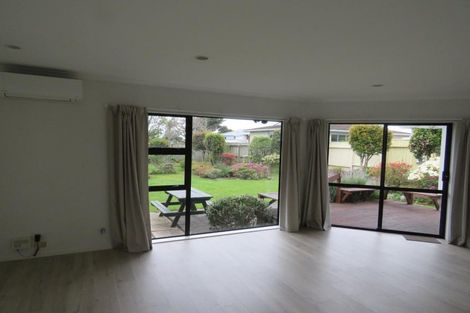 Photo of property in 52 Paynters Avenue, Strandon, New Plymouth, 4312