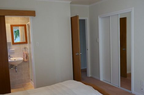 Photo of property in 20 Brunton Place, Glenfield, Auckland, 0629