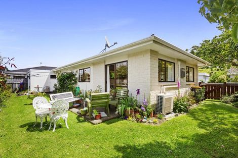 Photo of property in 16 Rossiter Street, Tawa, Wellington, 5028