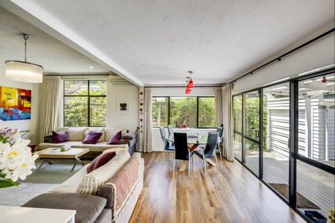 Photo of property in 38 Napier Terrace, Hospital Hill, Napier, 4110